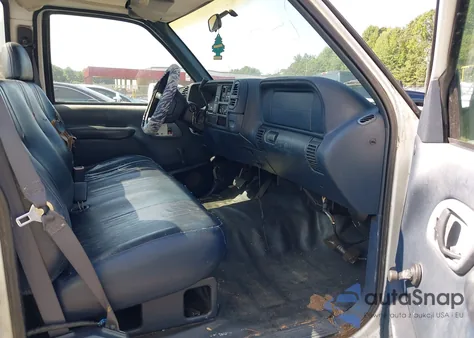 1997 Chevrolet C1500 Fleetside W/T z USA, uszkodzony, nr VIN 1GCEC14W0VZ242582